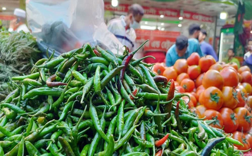 কাঁচা মরিচের ডাবল সেঞ্চুরি, বেগুন ১৮০ 