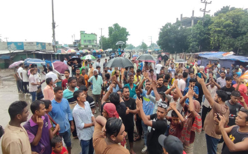 পাবনায় সংসদীয় আসন পুনর্বহালের দাবিতে বেড়ায় হরতাল চলছে 