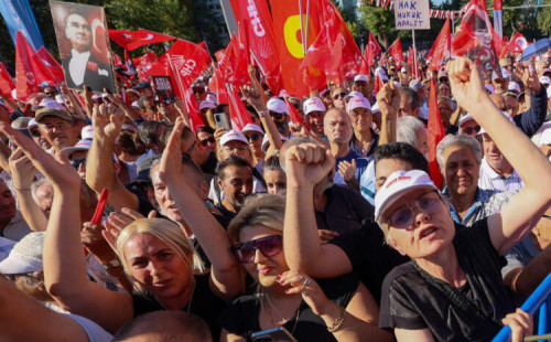 আঙ্কারায় হাজারো মানুষের বিক্ষোভ 