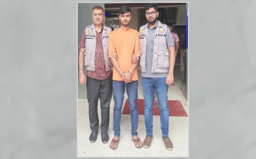 ফেসবুকে প্রশ্ন-রেজাল্ট বদলের প্রলোভন দেওয়া জাহিদ খান গ্রেপ্তার 