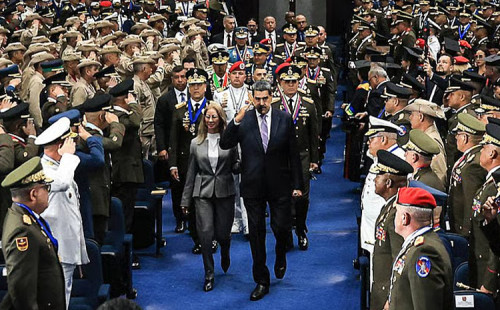 মাদুরোর সম্মানসূচক ডিগ্রি গ্রহণ 