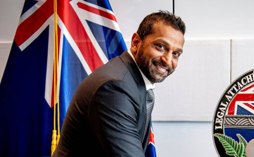 কিউই কর্তাদের অবৈধ অস্ত্র দিয়েছেন ক্যাশ 