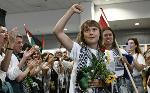 গ্রিসে পৌঁছেছেন গ্রেটা 