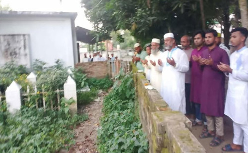 আওয়ামী লীগ নেতার কবর জিয়ারতে জামায়াত প্রার্থী 