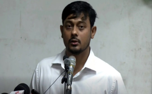 আপনি সাংবাদিকতা করেন, না হয় রাজনীতি- প্রথম আলোর সম্পাদককে নাসীরুদ্দীন 