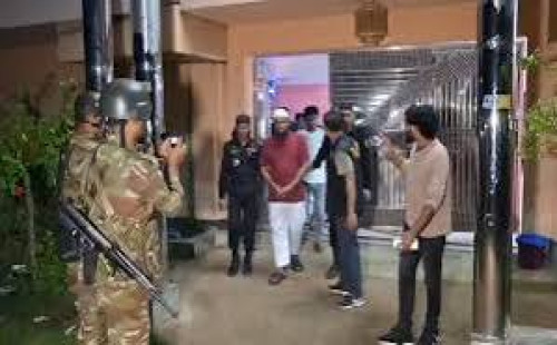 শ্রীপুরে সাবেক বিএনপি নেতা এনামুলসহ সাতজন অস্ত্রসহ আটক 