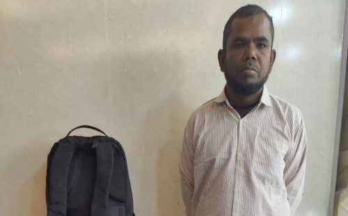 ককটেলসহ ধরা পড়লেন ইউনিয়ন আ.লীগের সাধারণ সম্পাদক 