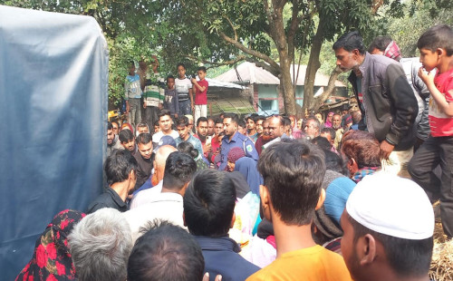 টিউবওয়েলের হ্যান্ডেল দিয়ে নারীকে হত্যা, স্কুলছাত্রী আহত 