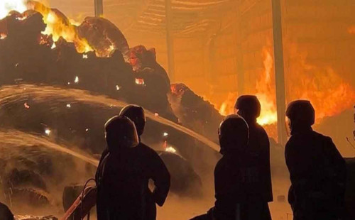 ১৩ ঘণ্টায়ও নিয়ন্ত্রণে আসেনি নরসিংদীর আগুন 