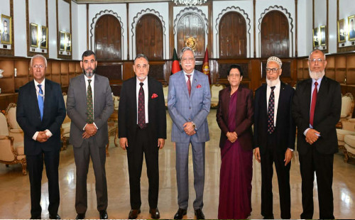 রাষ্ট্রপতির সঙ্গে সাক্ষাৎ করেছেন সিইসি 