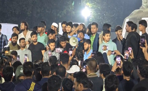 হাদির মৃত্যু সংবাদে উত্তাল ঢাকা, নজিরবিহীন বিক্ষোভ 