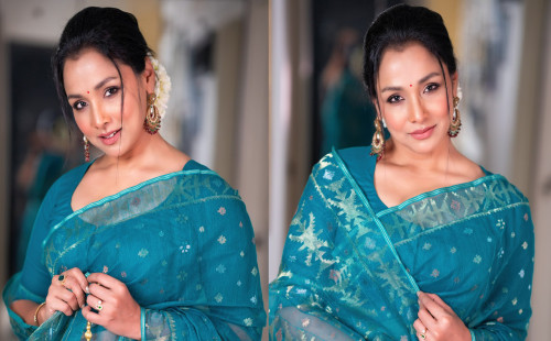 রুনা খান জামদানিতে নজর কাড়লেন 