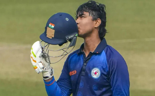 ৮৪ বলে ১৯০ রান করে বিশ্বরেকর্ড গড়লো ১৪ বছরের বৈভব 