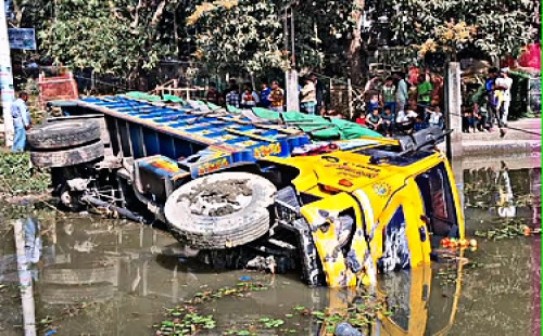 মাদ্রাসায় যাওয়া তিন বোনকে চাপা দিল ট্রাক 