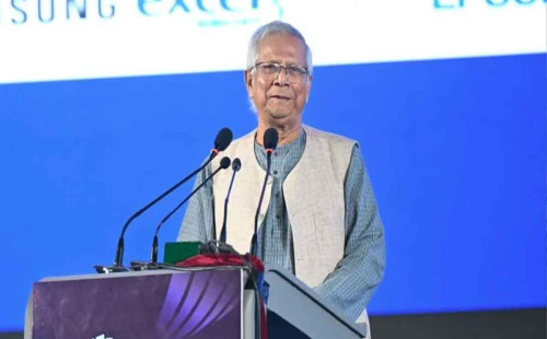 প্রযুক্তিগত অগ্রগতি বাড়িয়ে দ্রুত পরিবর্তনশীল বিশ্বের সঙ্গে তাল মেলাতে হবে: প্রধান উপদেষ্টা 