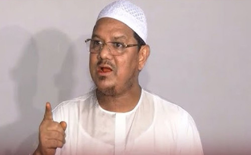 বেপর্দা নারীদের পাশে বসিয়ে সেলফি তোলেন জামায়াত আমির: রেজাউল করিম 