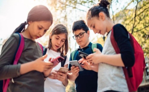 ইইউ কি শিশুদের জন্য অনলাইন নিয়ম করবে? 