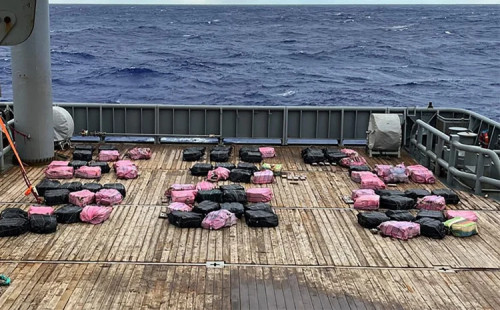 ২.৪ টন কোকেন জব্দ করেছে ফরাসি নৌবাহিনী 