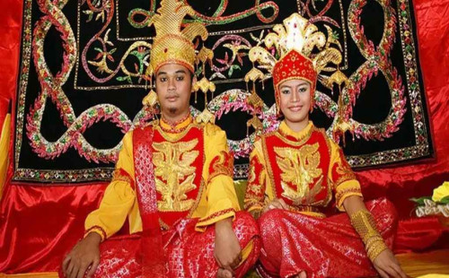 বিয়ের পর টানা ৩ দিন টয়লেটে যাওয়া নিষেধ নব-দম্পতির!