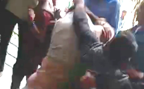 টেন্ডার দাখিল : জামায়াত নেতাকে পেটালেন বিএনপির নেতাকর্মীরা 