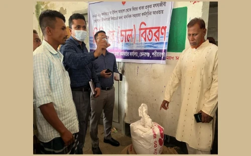 শরীয়তপুরে ১০ কেজি করে চাল কম পেলেন জেলেরা 