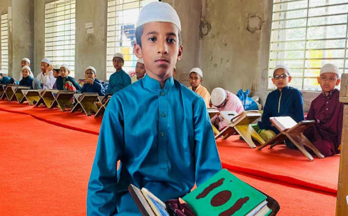 ৬ মাসে কোরআনের হাফেজ আরাফাত