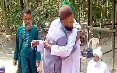 চাঁদপুরের এক গ্রামে ঈদ পালন 