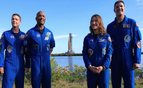 চাঁদে যেতে প্রস্তুত ৪ নভোচারী 