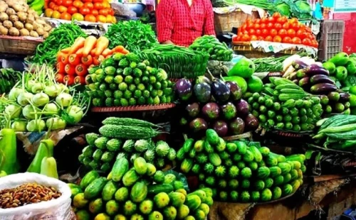 বাজারে ১০০ টাকার নিচে নেই কোনও সবজি 