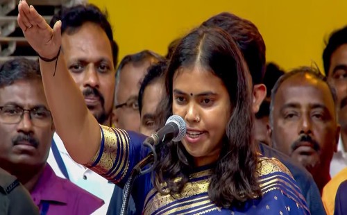বিজয়ের মন্ত্রিসভার সর্বকনিষ্ঠ সদস্য কে এই কীর্তনা? 